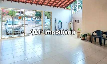 Lindíssima casa térrea no Caxambu com 3 dorm área gourmet.