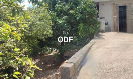 VENDO Casa  4 comodos  laje, piso frio com  AT 244, AC  107,