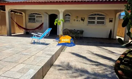 Casa térrea próximo a praia à venda em Bertioga-SP, Maitinga: 3 quartos, 1 sala, 2 banheiros, 4 vagas de garagem, 222,18 m² de área. Imperdível!