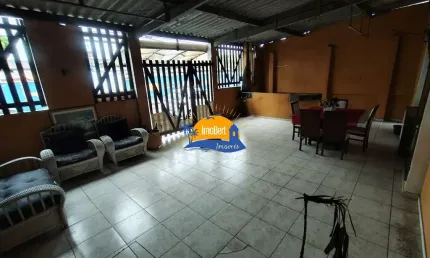 Casa comercial no Centro de Bertioga-SP: 12 suítes, 432m² de área. Agende sua visita!