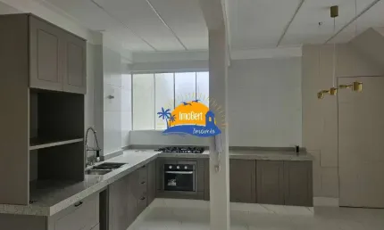 Cobertura duplex à venda na quadra da praia em Bertioga-SP, 3 suítes,  2 vagas, 141m² de área.