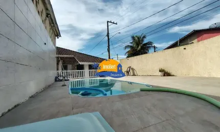Casa térrea reformada à venda em bertioga-sp, bairro rio da praia: 2 quartos, 4 banheiros, 6 vagas de garagem, 232,69m².