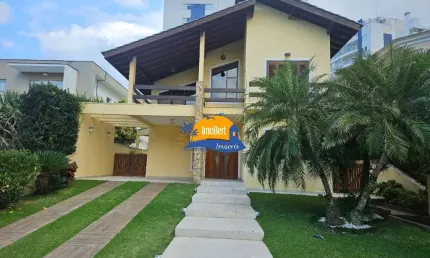 Luxuosa Casa de Condomínio à Venda em Bertioga-SP, no Bairro Maitinga: 4 Suítes, 3 Salas, 6 Banheiros, 5 Vagas de Garagem, 262,41 m² de Área.