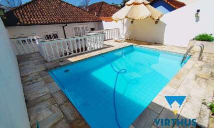 ANIL - Est. da Uruçanga - Casa com 3 pavimentos com piscina e churrasqueira