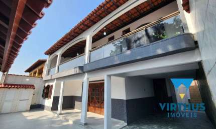 Casa duplex Condomínio 3 suítes, piscina, churrasqueira, 300 m2, sol manhã.
