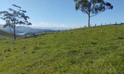 Terrenos com ampla area de lazer próximo á represa!