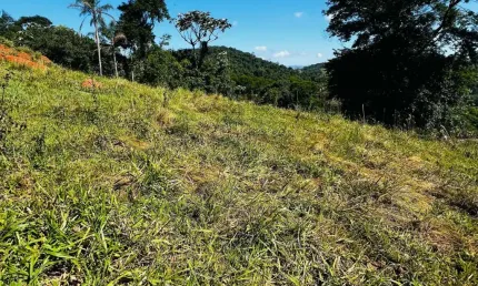 Lançamento com pé na água e entrada facilitada com veículos