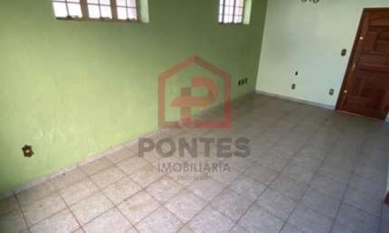 Casa com 3 quartos à venda no Centro, Botucatu  por R$ 450.000