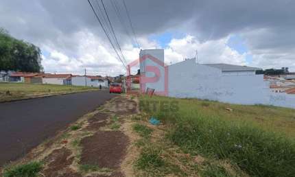 Terreno à venda na Vila Pinheiro Machado, Botucatu  por R$ 180.000