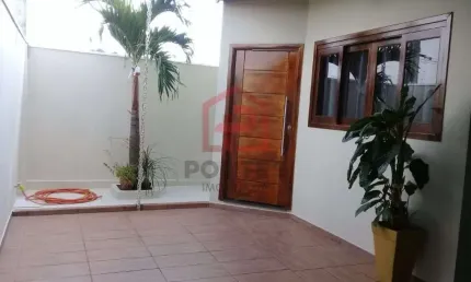 Casa com 3 quartos à venda no Lívia, Botucatu , 180 m2 por R$ 529.000