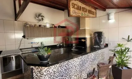 Casa com 3 quartos à venda na Vila Antártica, Botucatu , 300 m2 por R$ 595.000