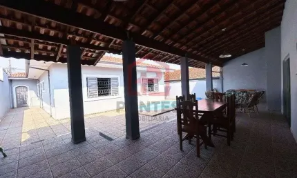 Casa com 3 quartos à venda no Jardim Paraíso, Botucatu  por R$ 980.000