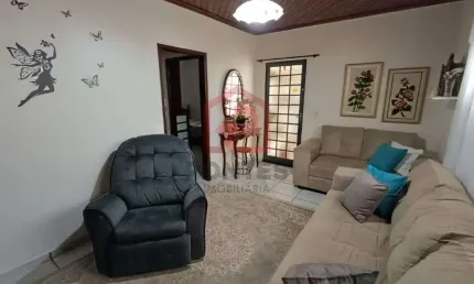Casa com 3 quartos à venda na Vila Antártica, Botucatu , 166 m2 por R$ 395.000