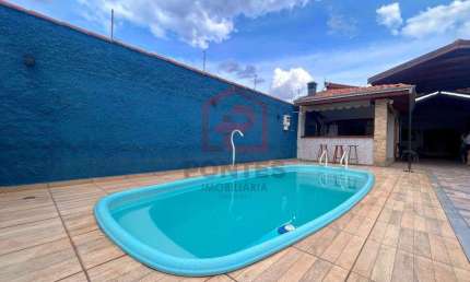 Casa com 4 quartos à venda na Vila Antártica, Botucatu , 138 m2 por R$ 650.000