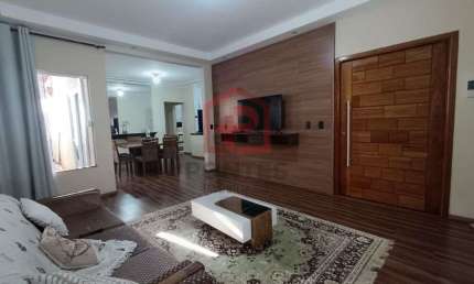 Casa com 2 quartos à venda no Jardim Ypê, Botucatu  por R$ 410.000