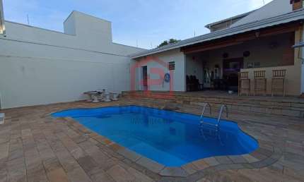 Casa com 3 quartos à venda no Jardim Paraíso, Botucatu , 227 m2 por R$ 800.000
