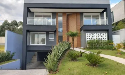 Uma linda casa  com uma área de 525 m² de terreno e 520 m