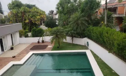 BELISSIMA CASA DE ESQUINA ALPHAVILLE 2 /  ÓTIMA LOCALIZAÇÃO