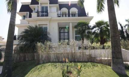 Arquitetura / Estilo: - Chateau Francês Moderno. *Área construída: - 1.200