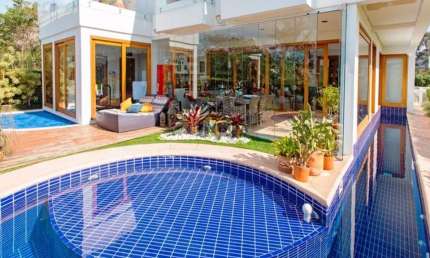 CASA  CONDOMINIO ITAHYE COM 5 SUITES,  LADO  DA PRAÇA