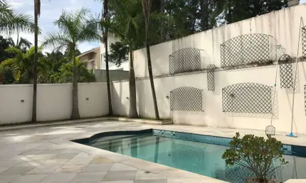 Casa em Alphaville com 5 suítes, 570 m² Para Locação por R$ 25.000/mês