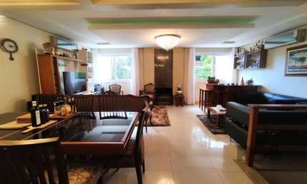 Casa com 3 quartos à venda na Avenida Mariland, --, São João, Porto Alegre