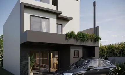 Casa em condomínio com 3 dormitórios, 3 suítes, lareira, churrasqueira, pátio, 2 vagas de garagem, no bairro Ipanema, Porto Alegre/RS