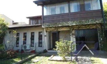 Casa para Venda - 200m², 3 dormitórios, sendo 1 suites, 4 vagas - Guarujá