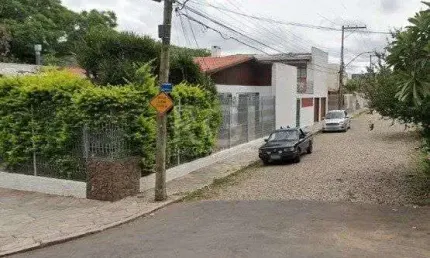 EXCELENTE casa térrea MAIS um loft construído em edícula anexa, com pátio.
