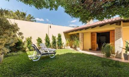 Casa com 3 quartos à venda na Avenida General Barreto Viana, --, Chácara das Pedras, Porto Alegre