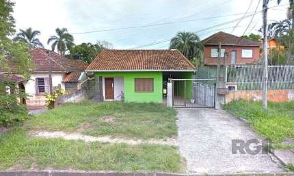 Casa com 161,25m², 3 dormitórios, 4 vagas no bairro Belém Novo