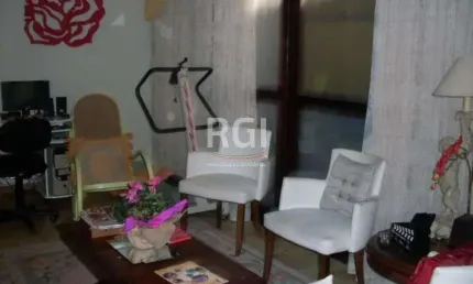 Casa para Venda - 200m², 4 dormitórios, sendo 1 suites, 4 vagas - Jardim Lindóia
