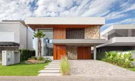 Casa Alto Padrão em Condomínio com toda infra estrutura em Torres