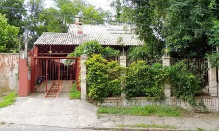 Casa para Venda com 3 dormitórios, sendo 2 suites e 3 vagas no bairro Belém Novo