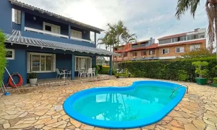 Casa de esquina com 285m², 3 dormitórios, sendo 1 suites, 4 vagas - amplo pátio com piscina, Residencial Bahamas
