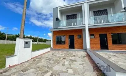 Casa Condominio em Porto Alegre, no bairro Campo Novo, com 3 dormitório(s), e 3 banheiros, à venda.