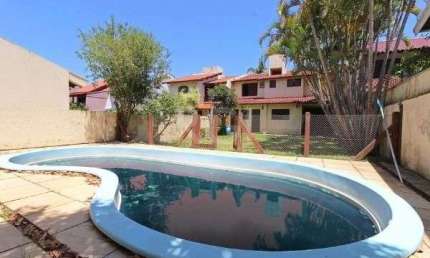 Casa em Porto Alegre, no bairro Ipanema, com 3 dormitório(s), e 3 banheiros, à venda.
