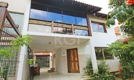 Casa em Porto Alegre, no bairro Hípica, com 3 dormitório(s), e 3 banheiros, à venda.