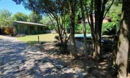 Casa em Porto Alegre, no bairro Ponta Grossa, com 3 dormitório(s), e 3 banheiros, à venda.