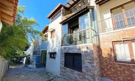 Casa Condominio em Porto Alegre, no bairro Ipanema, com 3 dormitório(s), e 3 banheiros, à venda.
