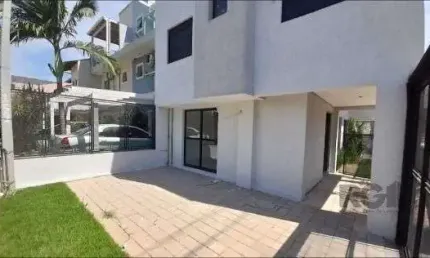 Casa em Porto Alegre, no bairro Hípica, com 3 dormitório(s), e 3 banheiros, à venda.
