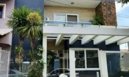 Casa em Porto Alegre, no bairro Hípica, com 3 dormitório(s), à venda.