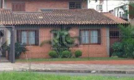 Casa para Venda - 220m², 3 dormitórios, sendo 1 suites, 2 vagas - Jardim Itu