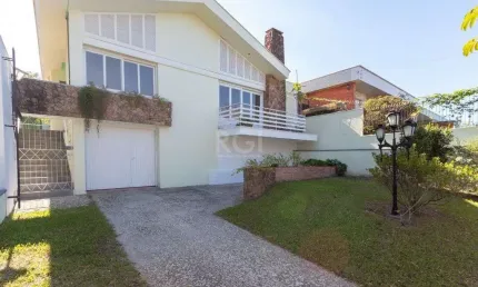 Casa com 3 quartos à venda na Rua Manauê, --, Vila Assunção, Porto Alegre