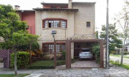 Casa para Venda - 180.3m², 3 dormitórios, sendo 1 suites, 3 vagas - Guarujá