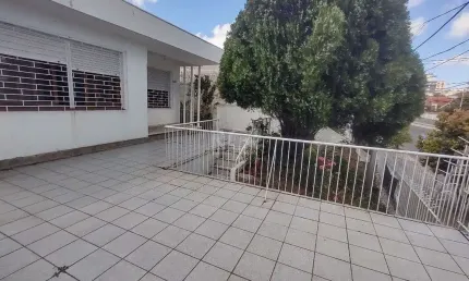 Casa à venda com 3 quartos, 1 vaga e pátio - Bairro Medianeira