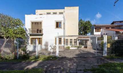 Casa para Venda - 380m², 4 dormitórios, sendo 1 suites, 4 vagas - Vila Assunção