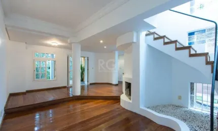 Sobrado com 300m² à venda, 3 quartos, 1 suite, 2 vagas - Bairro Espírito Santo