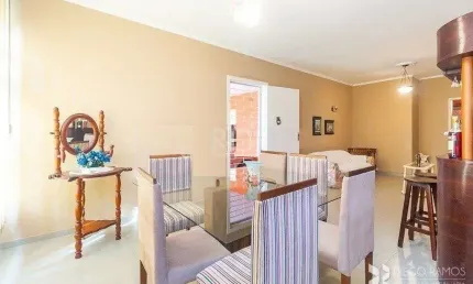 Casa térrea à venda, com 2 suites, 3 banheiros, edicula, pátio, 2 vagas - Bairro Medianeira