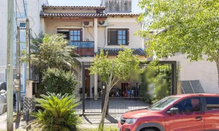 Sobrado no Jardins do Prado, com 3 dormitórios, sendo 1 suíte com sacada, sala 02 ambientes,